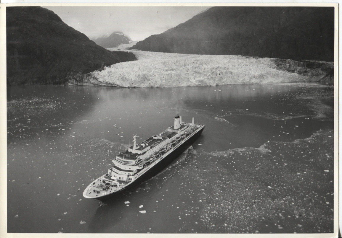 1992 Press Photo Aerial view of Noordam Ship in Glacier Bay National Park Alaska
