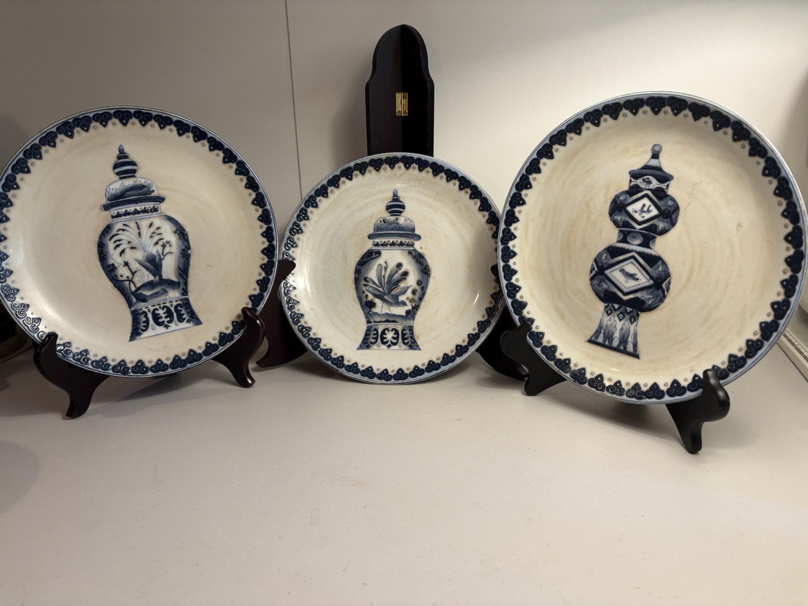 Set Of Three Vintage Blue And White Ginger Jar Designs Chinese Plates Set Of Three Vintage Blue And White Ginger Jar Designs Chinese Plates