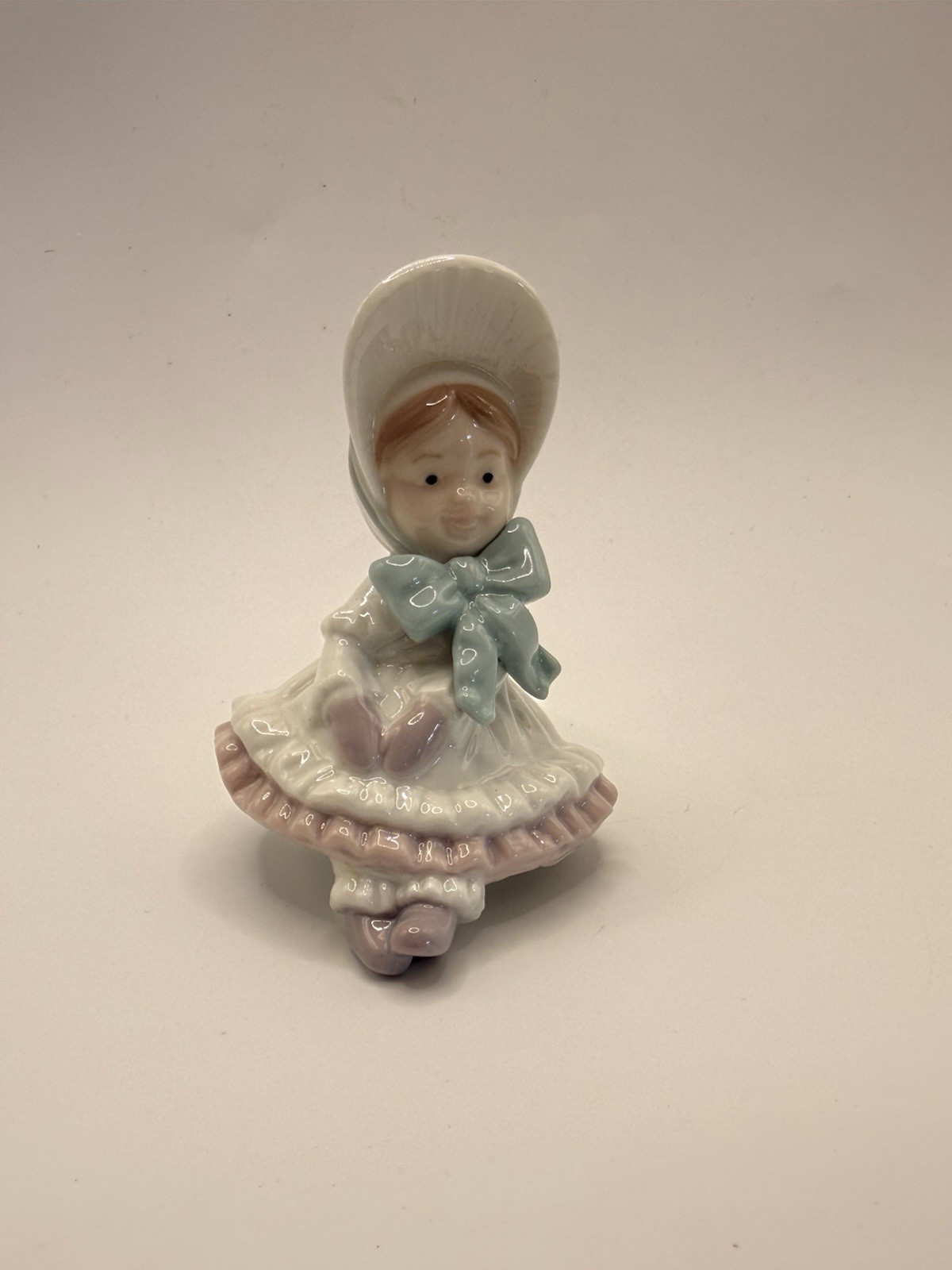VTG Lladro Girl Bonnet 1995 Christmas porcelain Ornament figurine Daisa 3 1/2\ VTG Lladro Girl Bonnet 1995 Christmas porcelain Ornament figurine Daisa 3 1/2\