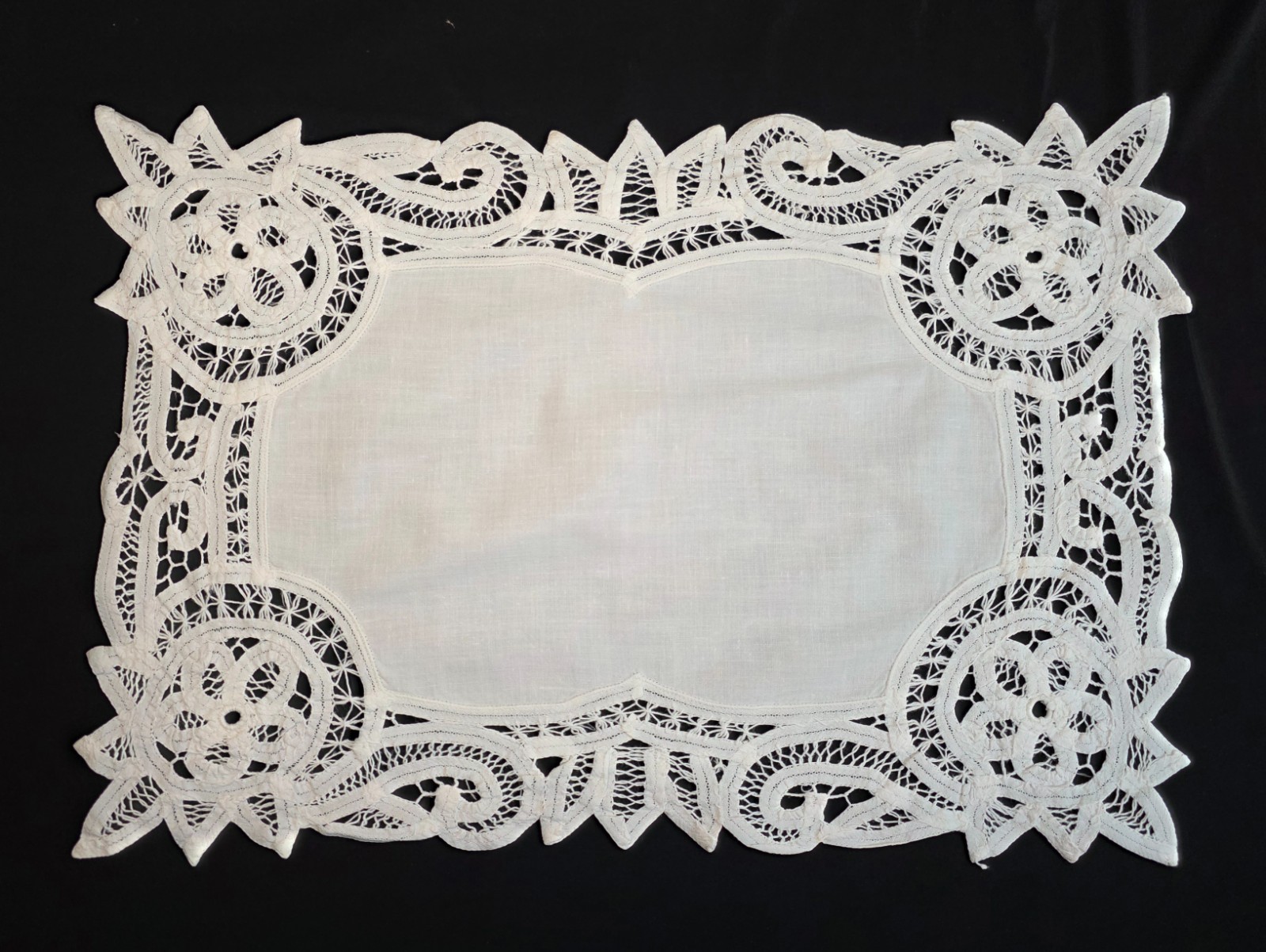 Vintage White Linen Battenburg Lace Dresser Scarf / Vanity Mat | 12\ Vintage White Linen Battenburg Lace Dresser Scarf / Vanity Mat | 12\