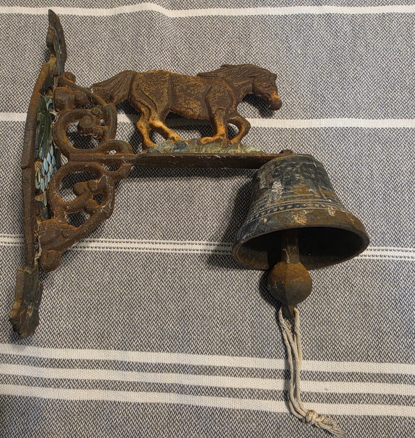 Vintage Cast Metal Horse Wall Bell Enamel Grapes Ornate Decorative Door Bell Vintage Cast Metal Horse Wall Bell Enamel Grapes Ornate Decorative Door Bell