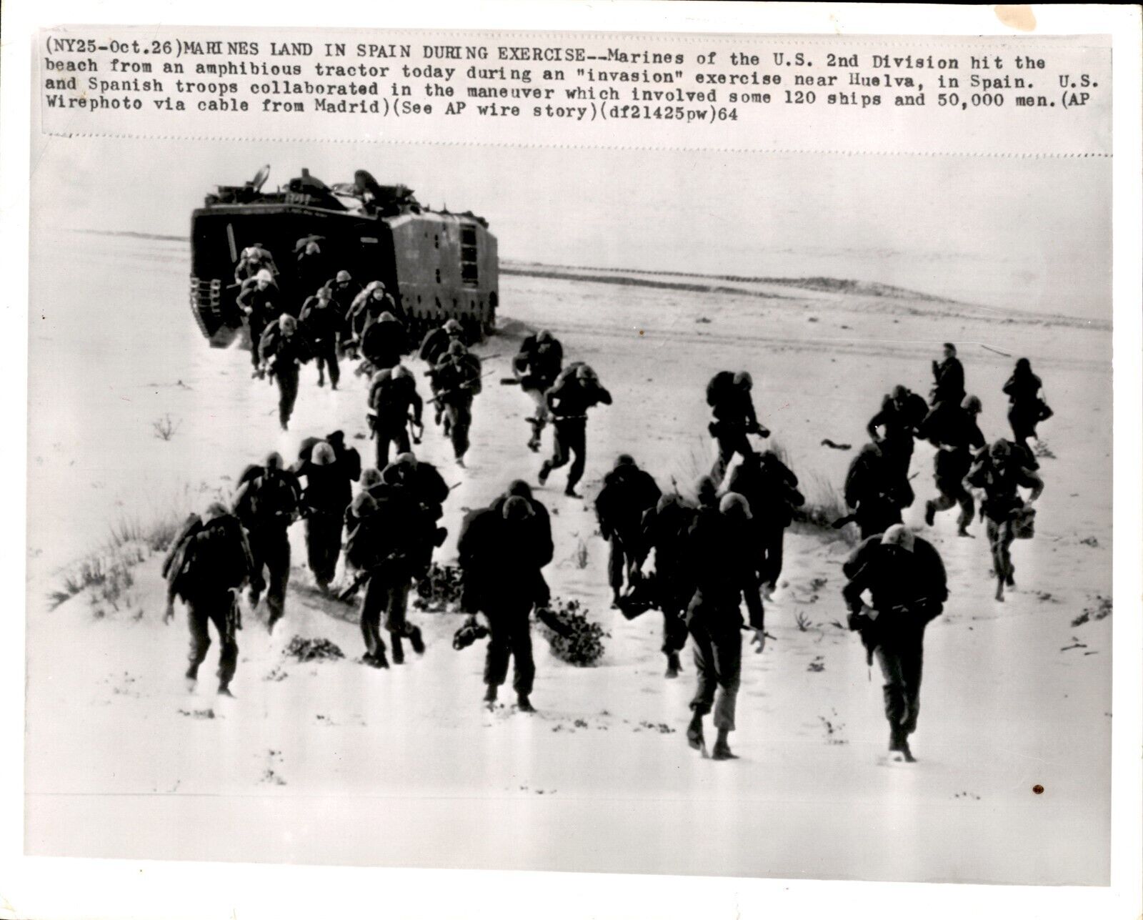 LD245 1964 AP Wire Photo US MARINES LAND IN SPAIN DURING EXERCISE STORMING BEACH