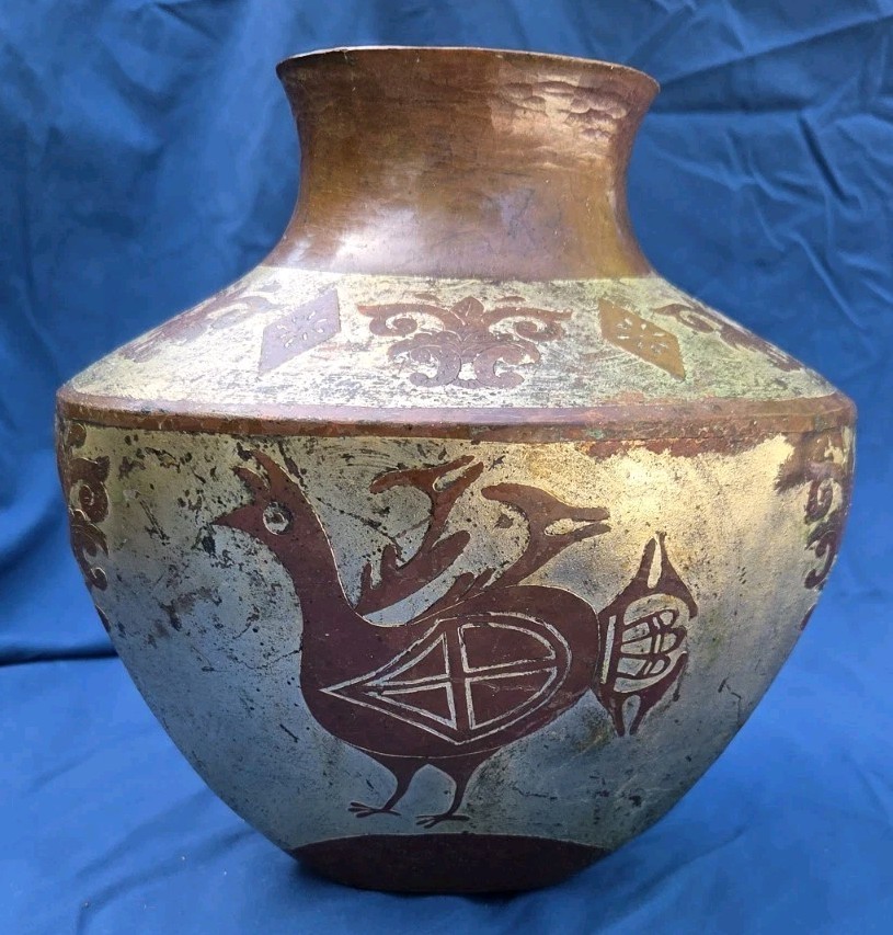 Old Vintage Handmade Mexican Hammered Copper Vase Zia Pueblo Roadrunner Motif Old Vintage Handmade Mexican Hammered Copper Vase Zia Pueblo Roadrunner Motif