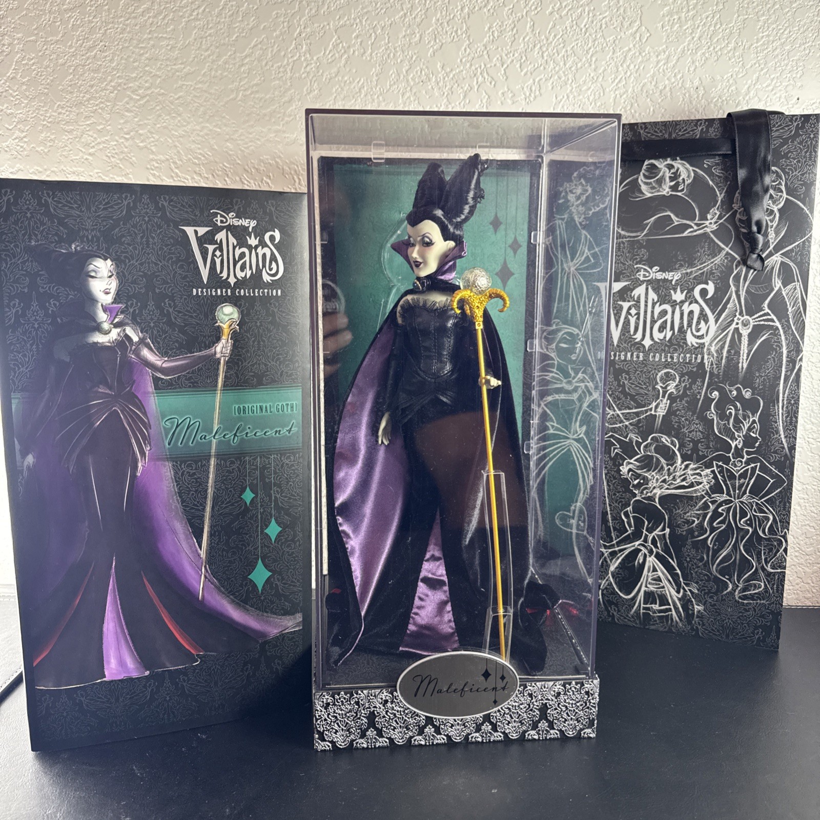 Disney Villains Designer Collection Maleficent Doll LE #8273/13000 w/ Sleeve&Bag Disney Villains Designer Collection Maleficent Doll LE #8273/13000 w/ Sleeve&Bag