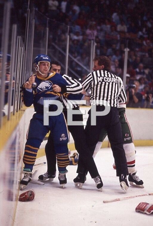 Original NHL Hockey Slide 1988 Buffalo Sabres Mike Hartman Fight vs John MacLean