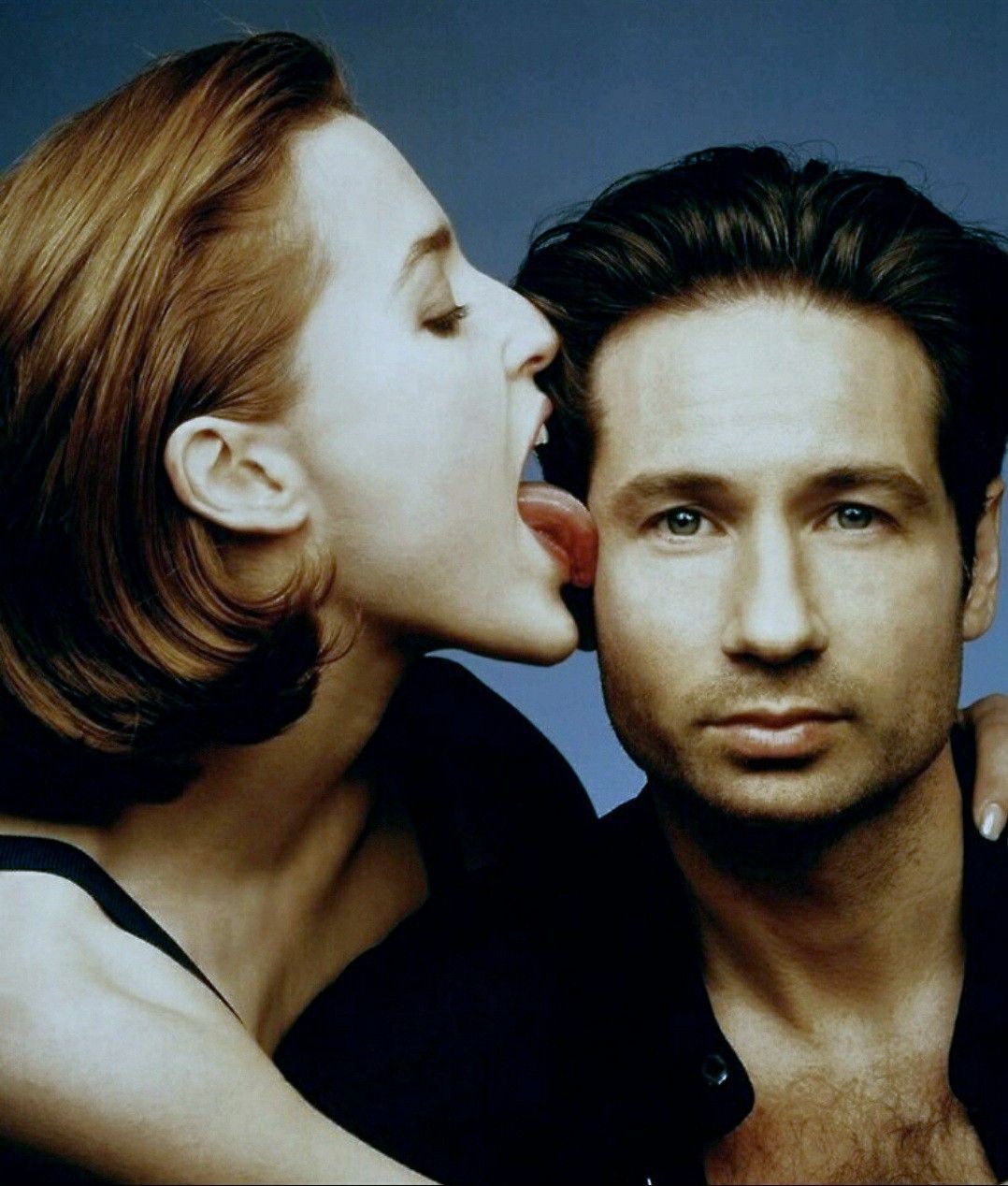 GILLIAN ANDERSON & DAVID DUCHOVNY Conspiracy Show X Files Poster Photo 16x24 GILLIAN ANDERSON & DAVID DUCHOVNY Conspiracy Show X Files Poster Photo 16x24