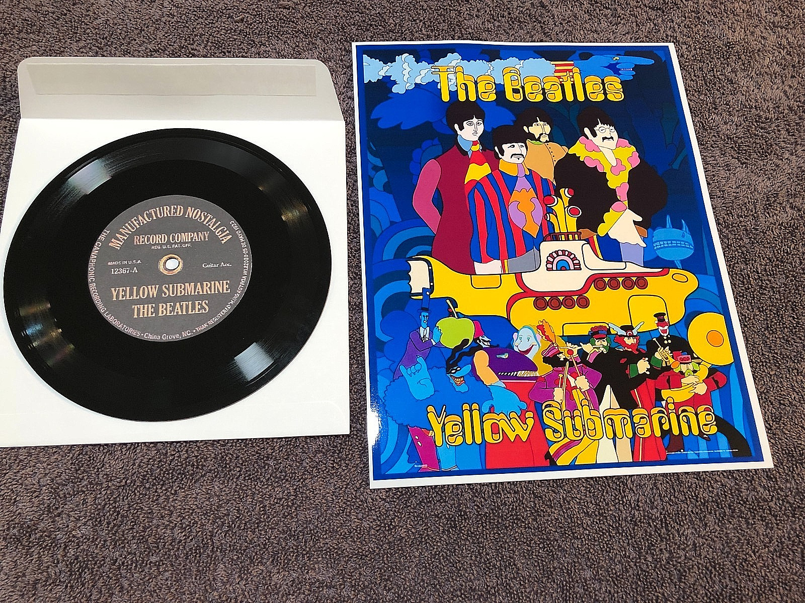 BEATLES YELLOW SUBMARINE PHOTOGRAPH WITH FREE 45 RPM CUSTOM RECORD BEATLES YELLOW SUBMARINE PHOTOGRAPH WITH FREE 45 RPM CUSTOM RECORD