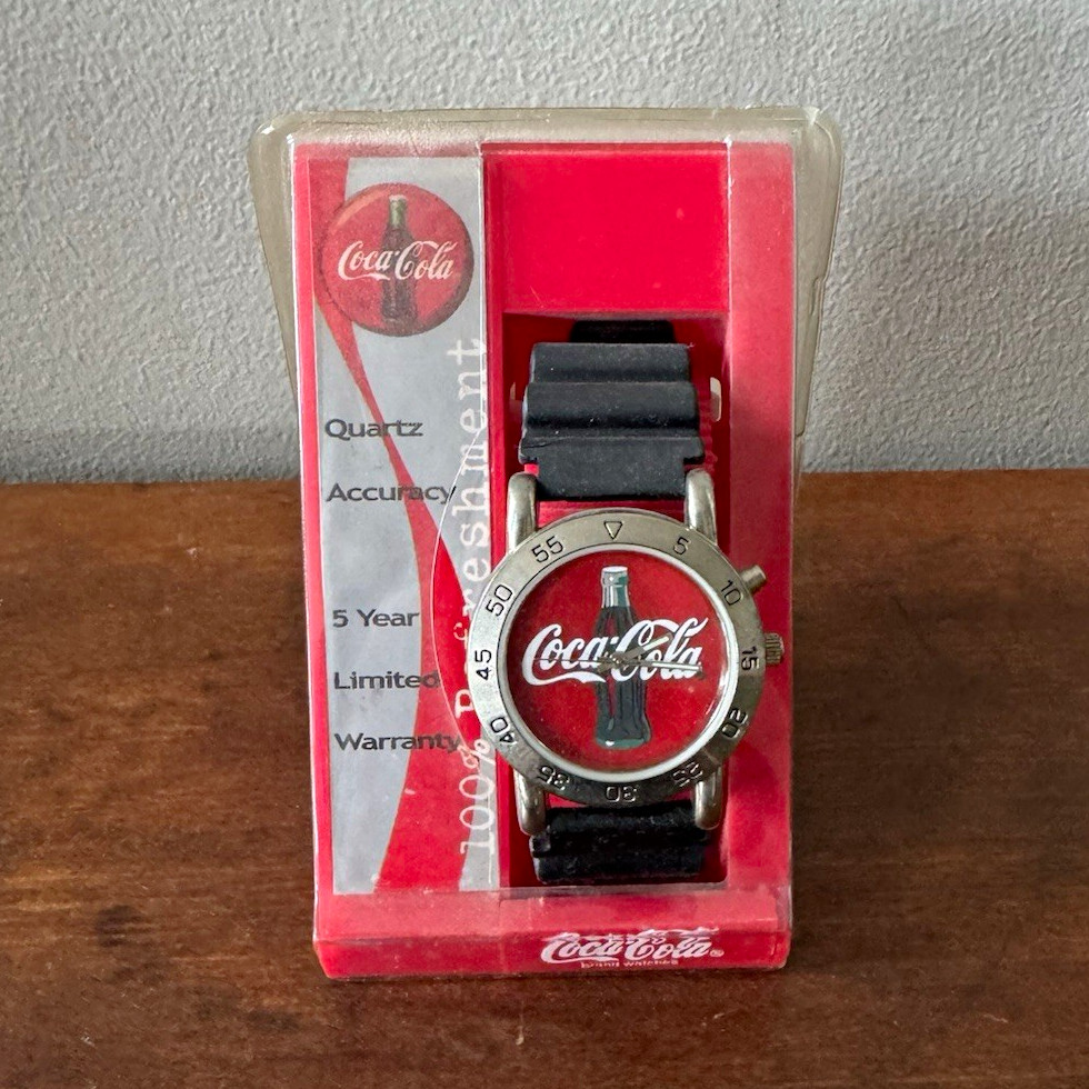 Coca-Cola 2001 Quartz Watch Black Strap in Original Packaging Red/Black/Silver Coca-Cola 2001 Quartz Watch Black Strap in Original Packaging Red/Black/Silver