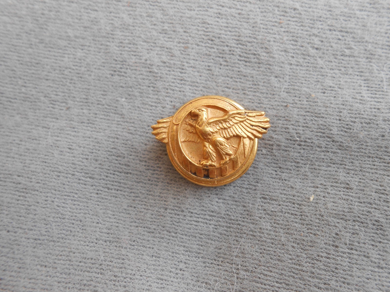 WW2 US AIR CORPS RUPTURED DUCK INSIGNIA ARMY HONORABLE DISCHARGE BUTTON WWII WW2 US AIR CORPS RUPTURED DUCK INSIGNIA ARMY HONORABLE DISCHARGE BUTTON WWII