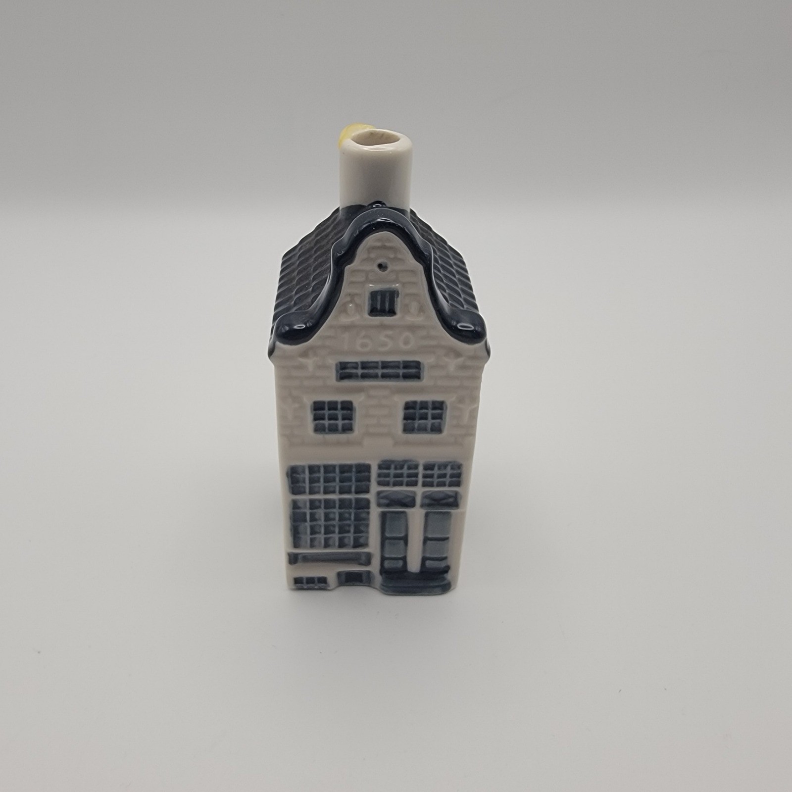 KLM Bols Blue Delft Dutch House 12 Zandhoek 4-6 Amsterdam Bottle 2016 Empty KLM Bols Blue Delft Dutch House 12 Zandhoek 4-6 Amsterdam Bottle 2016 Empty