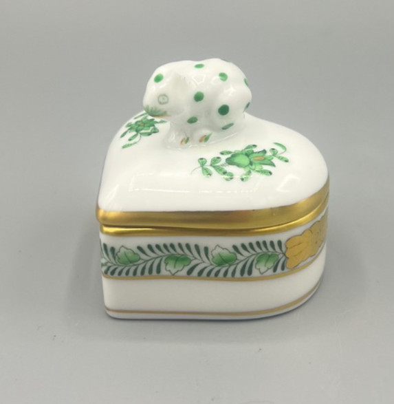 Vtg Herend Hungary Apponyi Green Porcelain Heart Trinket Box Bunny 6112/AV AS IS Vtg Herend Hungary Apponyi Green Porcelain Heart Trinket Box Bunny 6112/AV AS IS