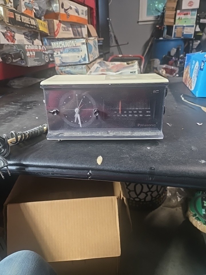 VINTAGE 1960s PANASONIC ANALOG CLOCK RADIO AM/FM WORKS RC-6123 MADE IN JAPAN VINTAGE 1960s PANASONIC ANALOG CLOCK RADIO AM/FM WORKS RC-6123 MADE IN JAPAN