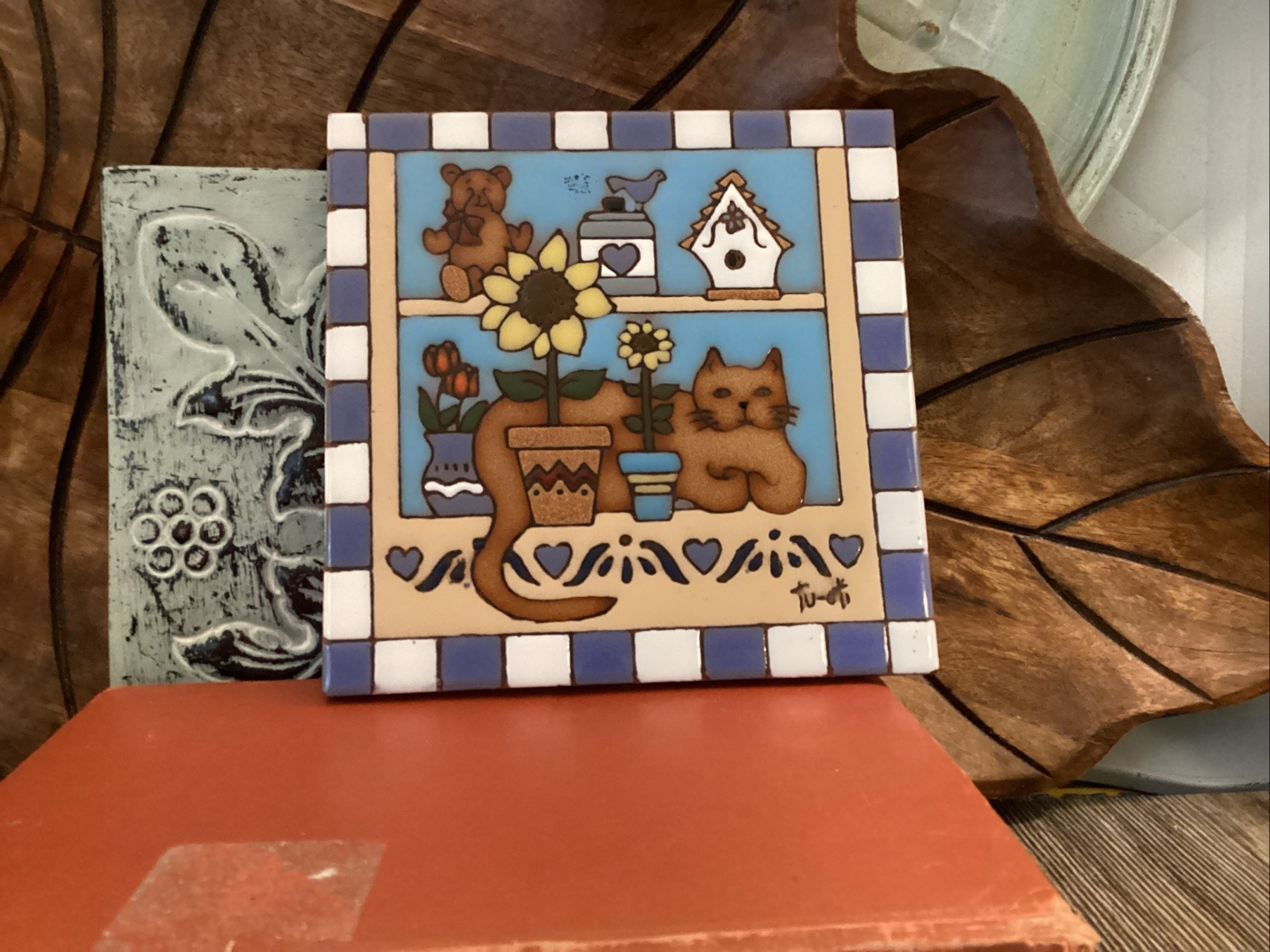 Earthtones Ceramic Tile Trivet Cat Flowers 1990 Signed Tu-oti Kitty Window Heart Earthtones Ceramic Tile Trivet Cat Flowers 1990 Signed Tu-oti Kitty Window Heart