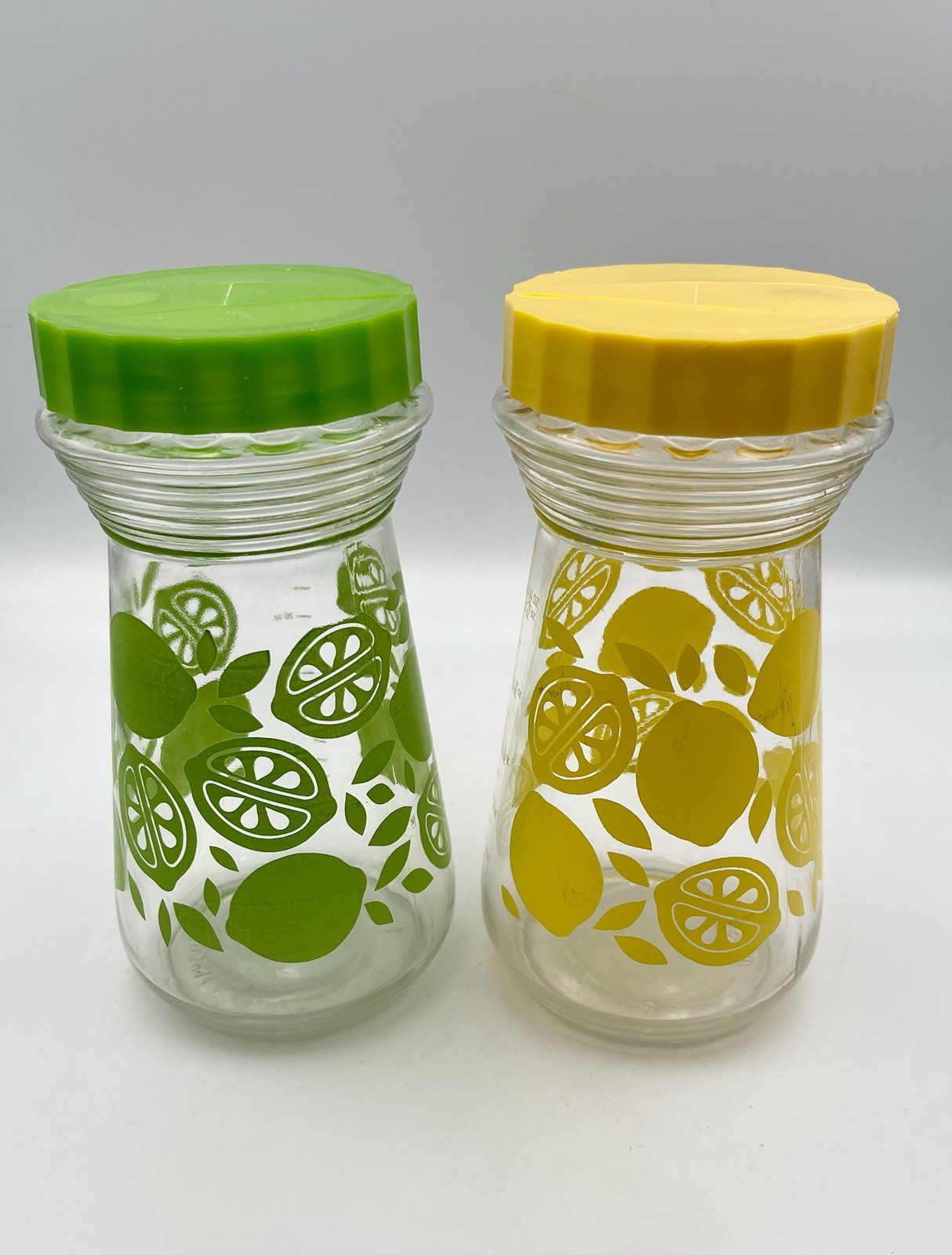 Vintage Pyrex 1970s Lemon Glass Measuring Jars Green Yellow Pour Spout Lid Set 2