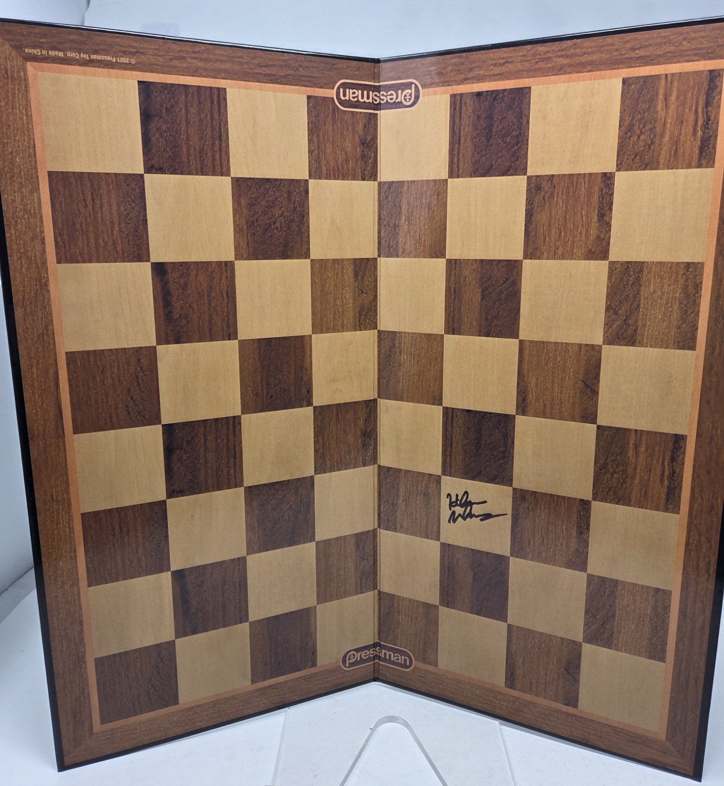 Hikaru Nakamura signed autographed Chess Board World Ranked #2 Grand Master Hikaru Nakamura signed autographed Chess Board World Ranked #2 Grand Master