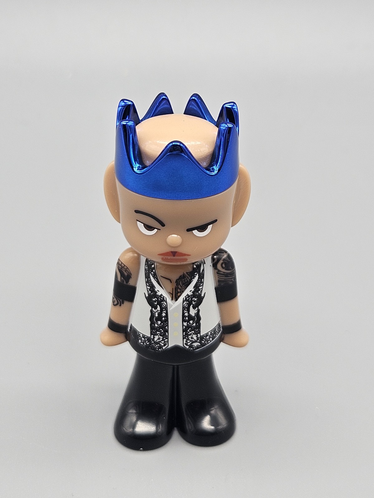 2026 WWE Ghostwrite Volume 1 The Rock Sapphire Crown SP Case Hit /50 2026 WWE Ghostwrite Volume 1 The Rock Sapphire Crown SP Case Hit /50