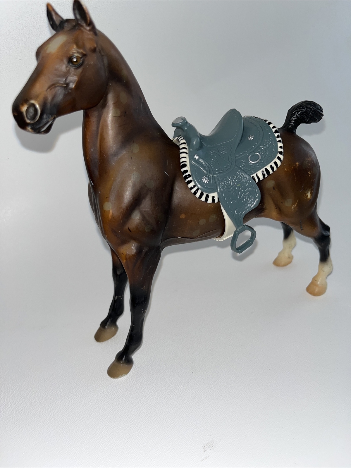 Rare Vt 1999 Breyer Reeves Horse Figure with Vt Saddle Knotted Mane 8\