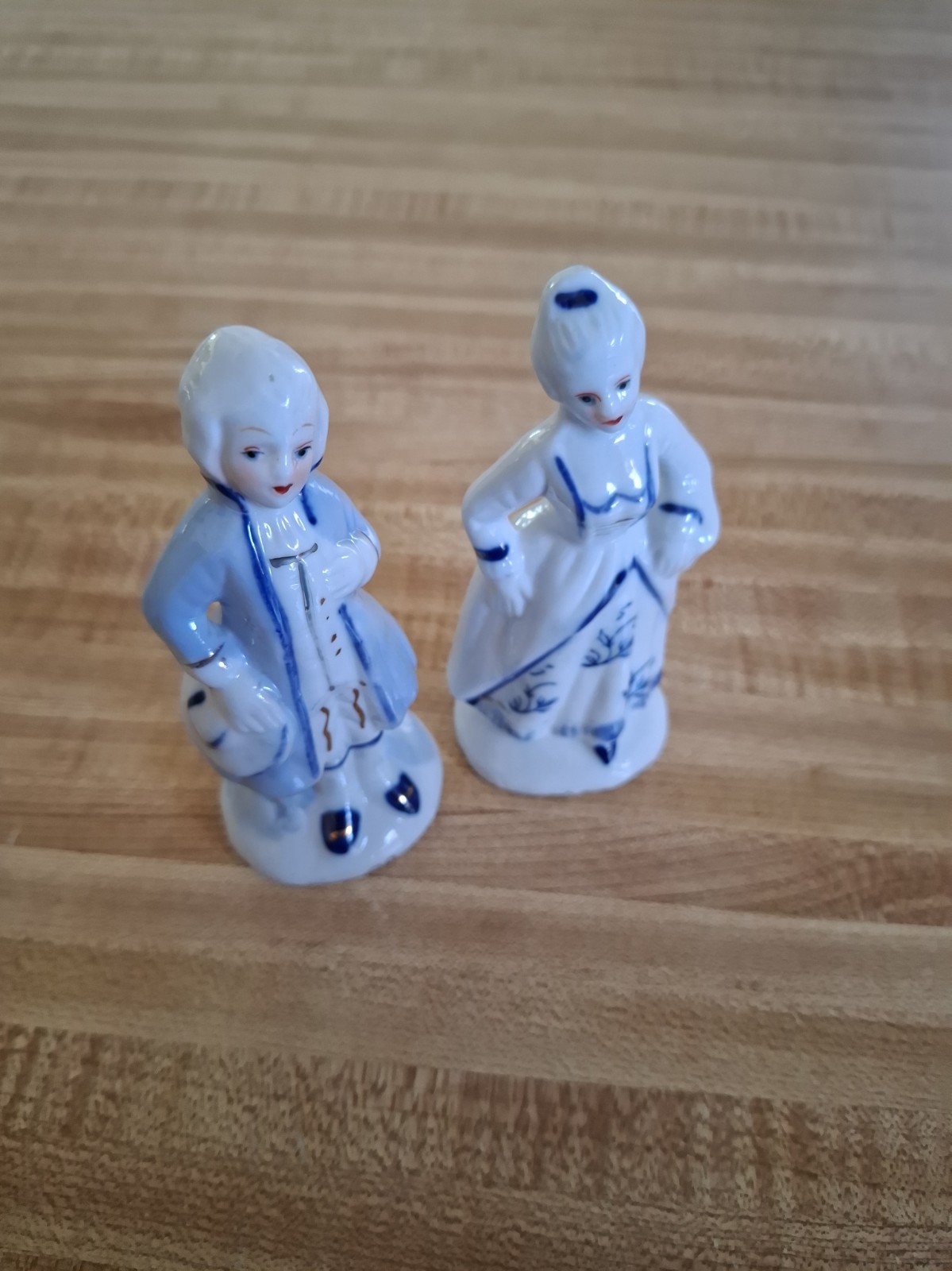 Vintage Blue And White Porcelain Figurines Vintage Blue And White Porcelain Figurines