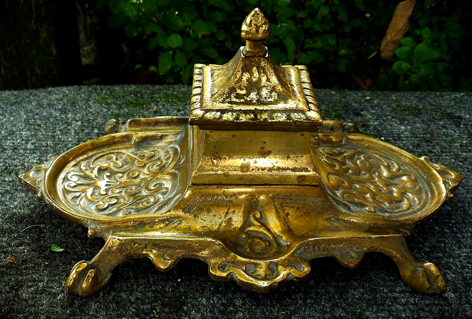 Vintage Antique Ornate Brass Footed Single Inkwell with Hinged Lid 9 Vintage Antique Ornate Brass Footed Single Inkwell with Hinged Lid 9