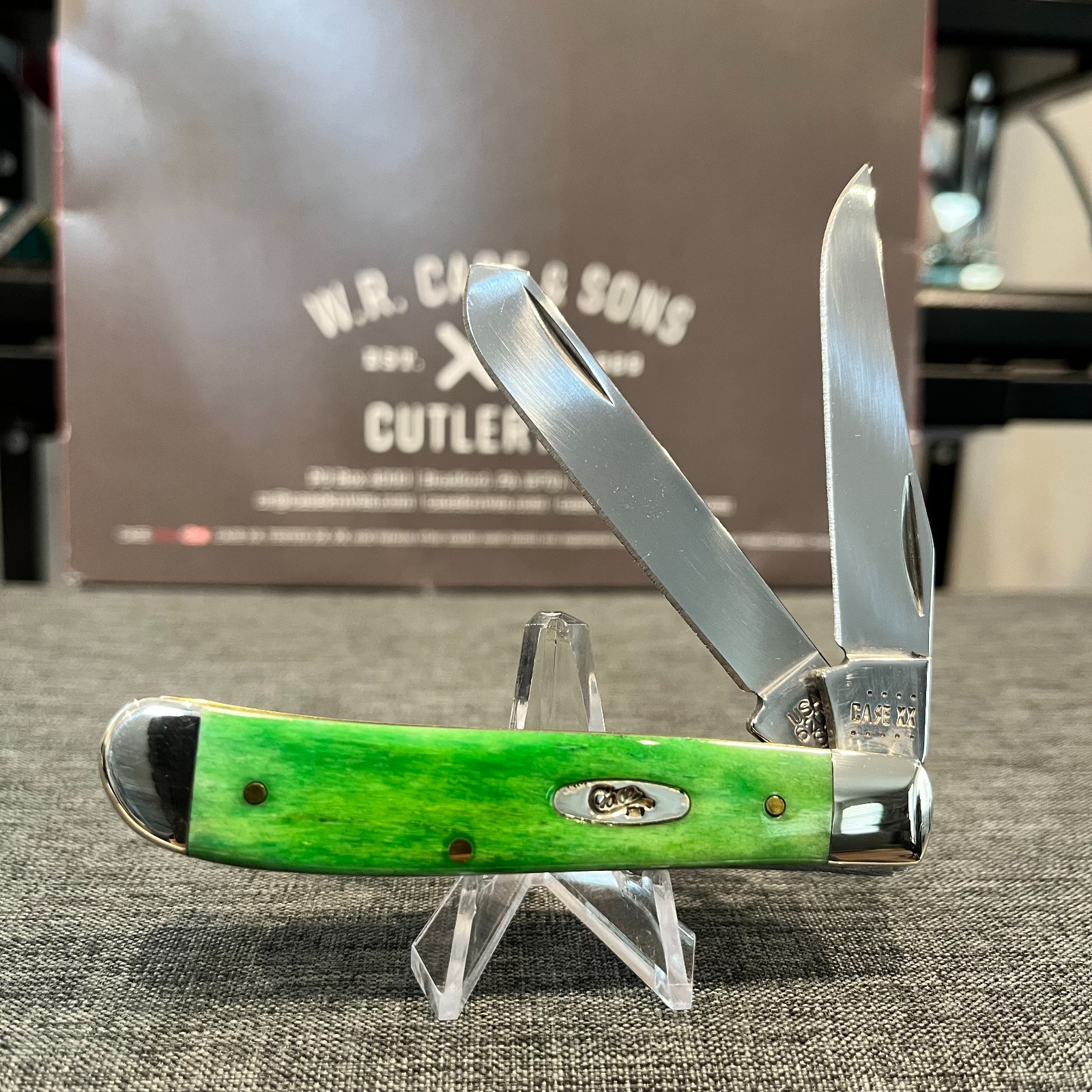 Case Mini Trapper, Beautiful Brilliant Green Bone, Smooth, Oval Shield, NIB Case Mini Trapper, Beautiful Brilliant Green Bone, Smooth, Oval Shield, NIB