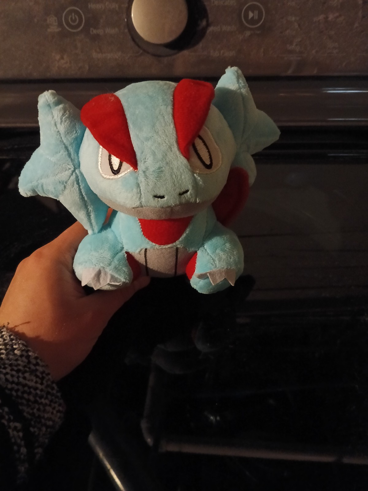 SALAMENCE POKEMON PLUSH - 6” - Standing Soft Figure SALAMENCE POKEMON PLUSH - 6” - Standing Soft Figure
