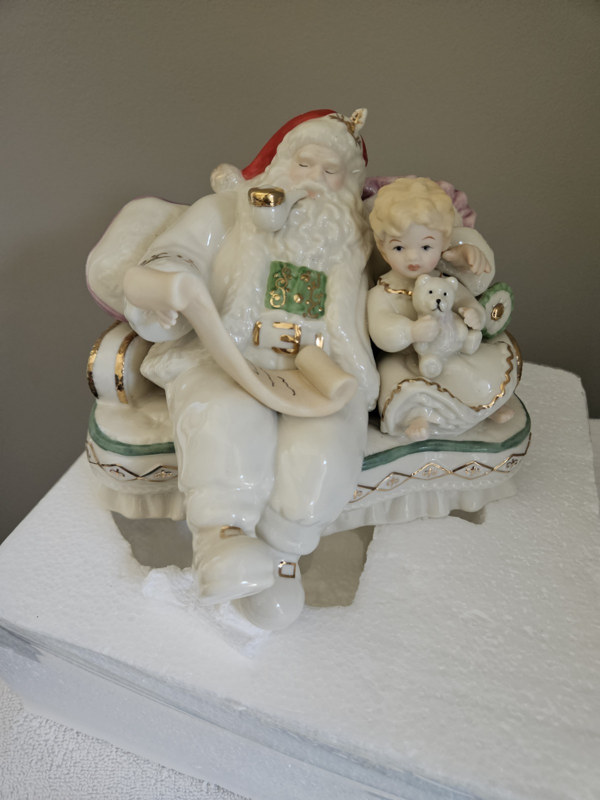 LENOX FIREPLACE COLLECTION - SANTA with Child on Couch Figurine New In Box LENOX FIREPLACE COLLECTION - SANTA with Child on Couch Figurine New In Box