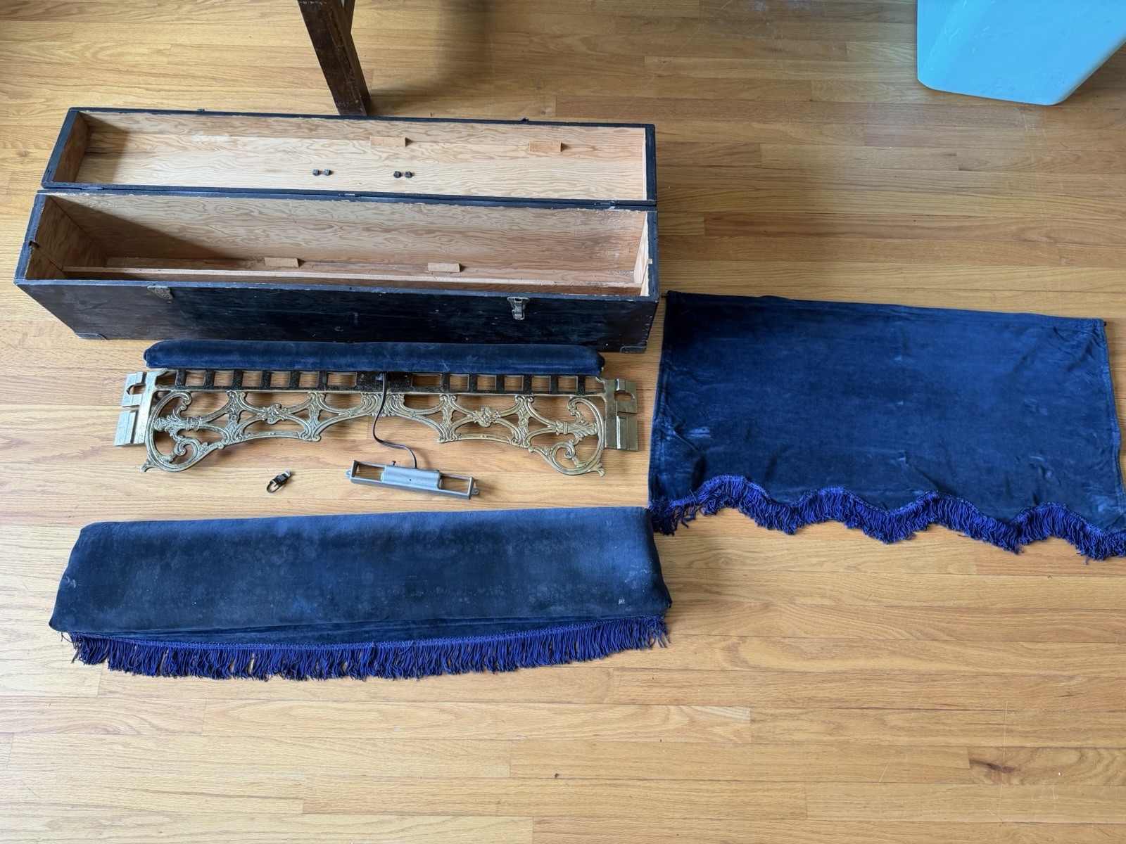 Vtg ALTER Jesus Kneeler Fold Up Portable Case Catholic Gothic Church Cross Inner