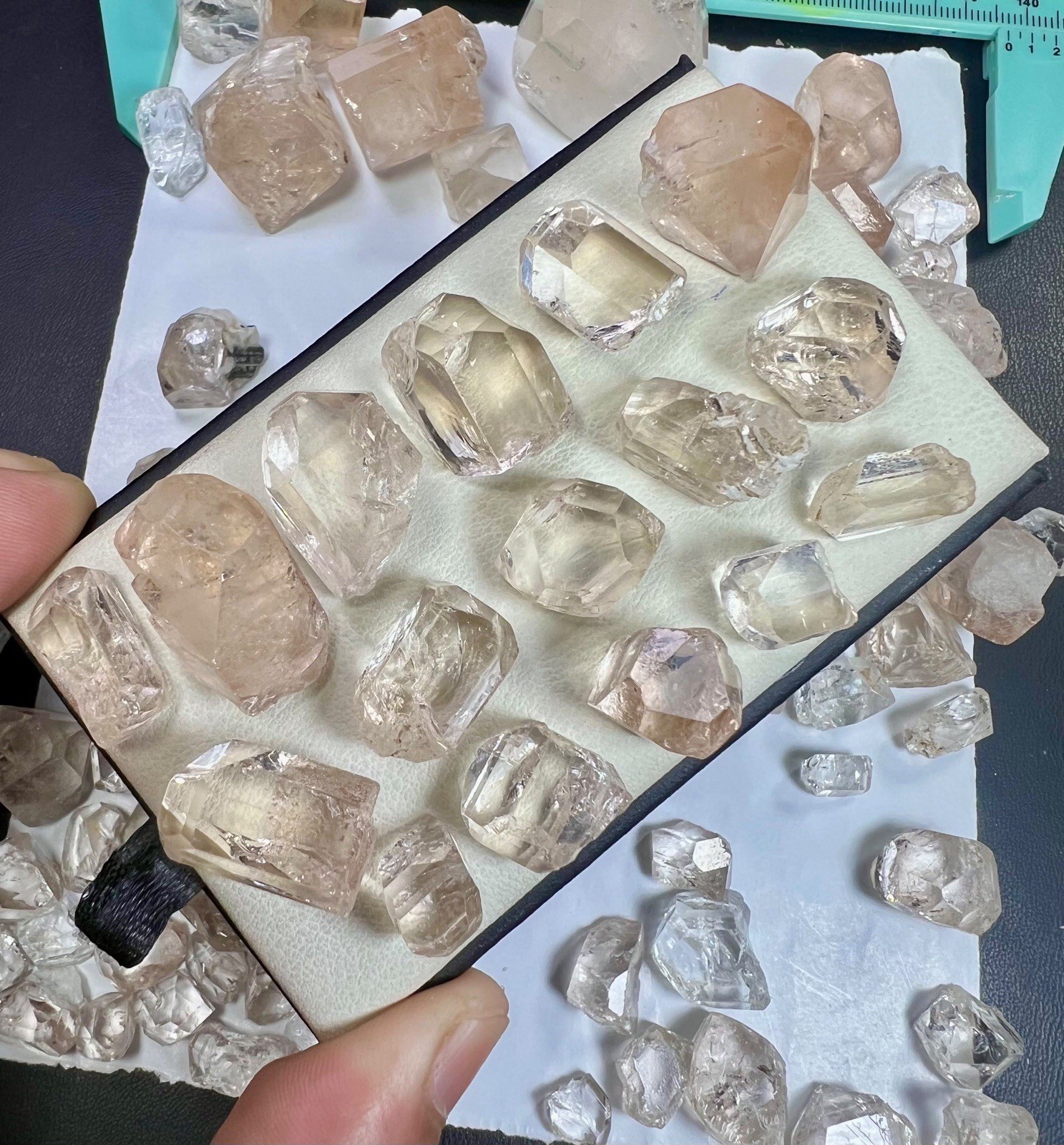 500g Natural Cutting Grade Topaz Crystals Lot Available From Skardu 500g Natural Cutting Grade Topaz Crystals Lot Available From Skardu