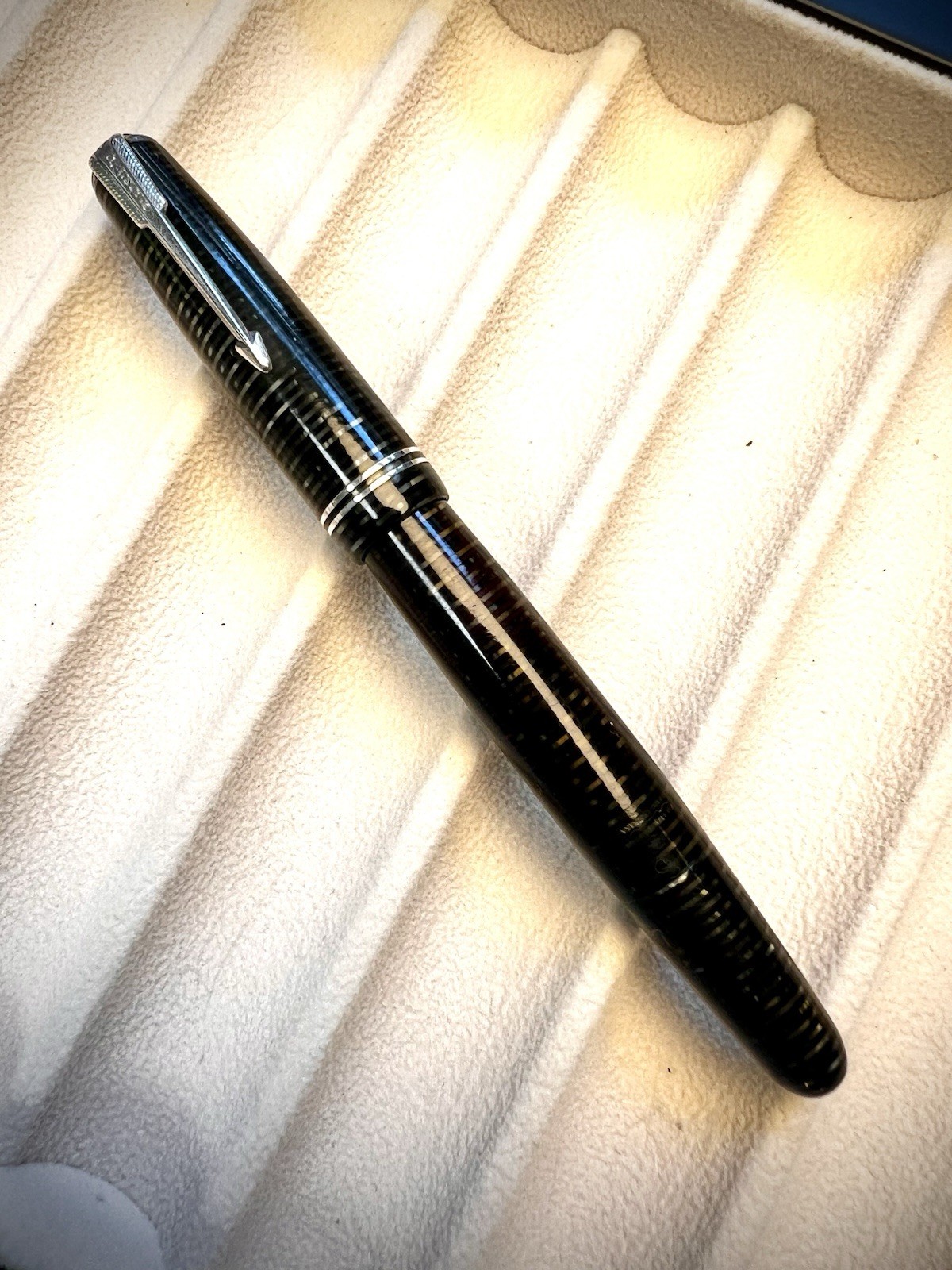 Vintage Parker Vacumatic Silver Pearl Fount. Pen - 14k Gold Nib - fully restored Vintage Parker Vacumatic Silver Pearl Fount. Pen - 14k Gold Nib - fully restored