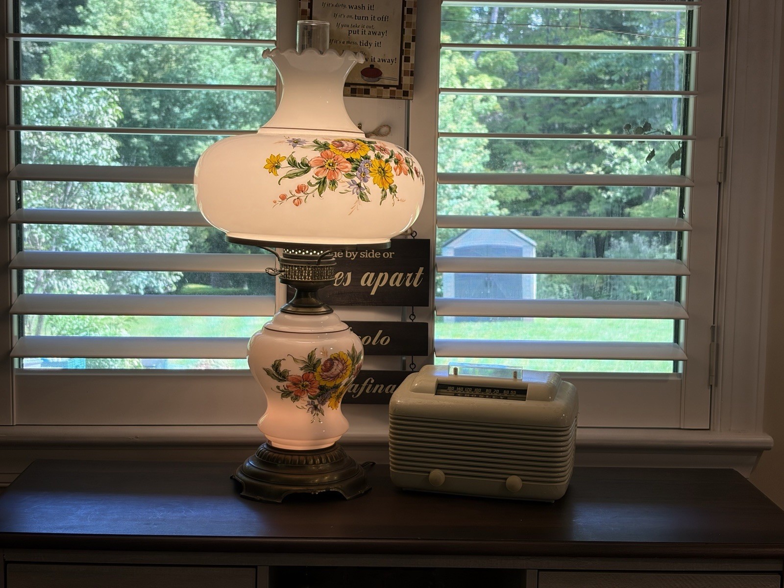 Crosley Model 56TU Painted White Bakelite 5 Tube AM Tabletop Radio - 1947 Crosley Model 56TU Painted White Bakelite 5 Tube AM Tabletop Radio - 1947