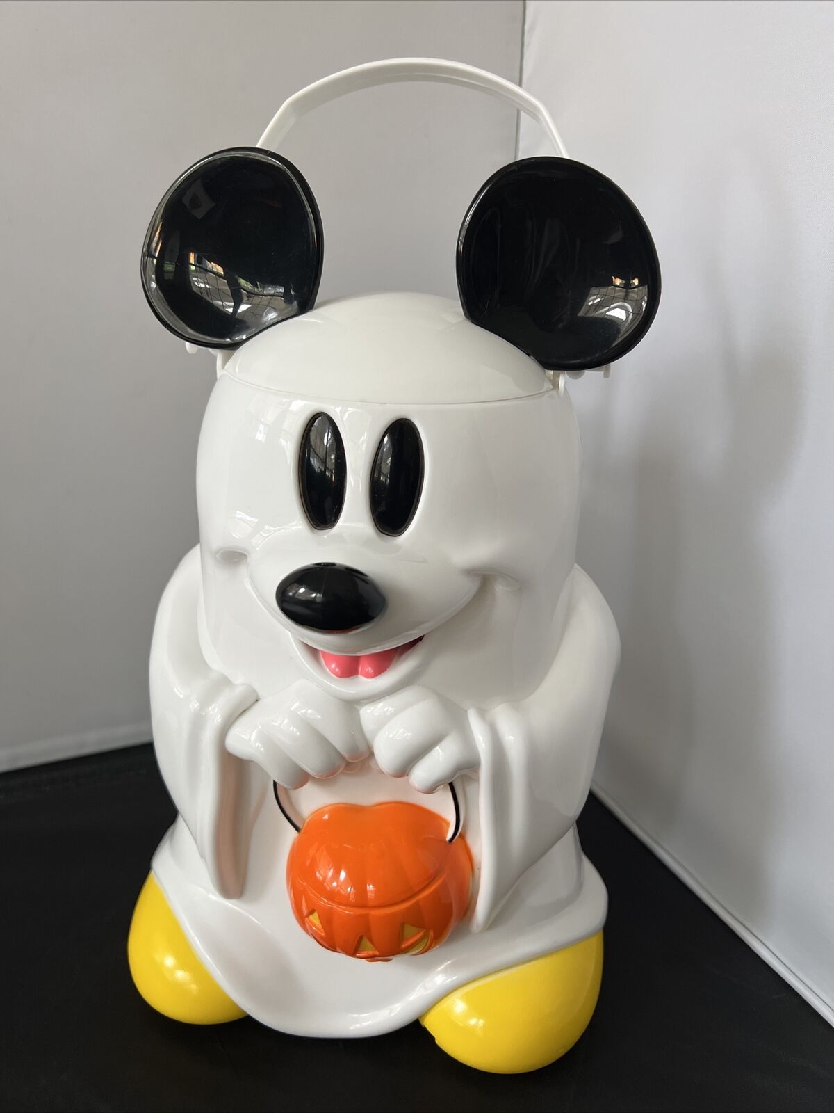 MICKEY MOUSE GHOST TRICK OR TREAT POPCORN HALLOWEEN BUCKET 2010 DISNEY PARKS