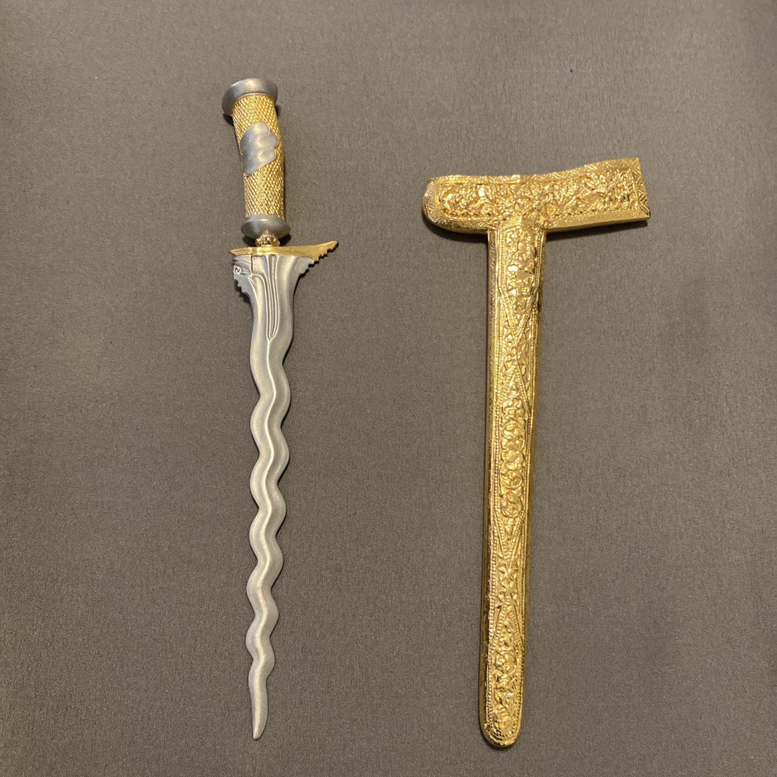 Royal Selangor Presentation Keris Madura Kris Dagger Knife 24k Gold Gilded Royal Selangor Presentation Keris Madura Kris Dagger Knife 24k Gold Gilded
