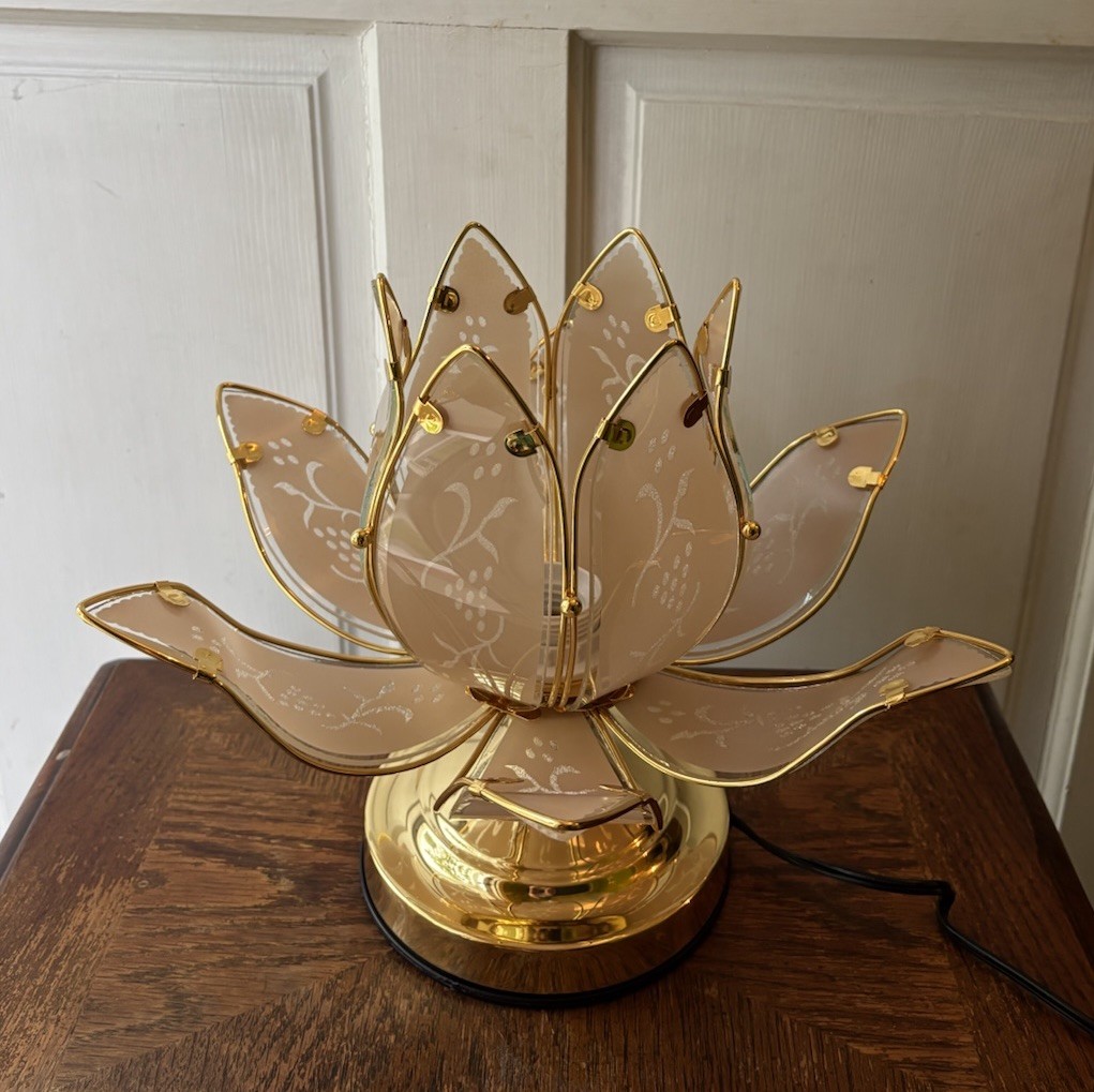 Vintage STYLED Lotus Lamp NEW in Box Vintage STYLED Lotus Lamp NEW in Box