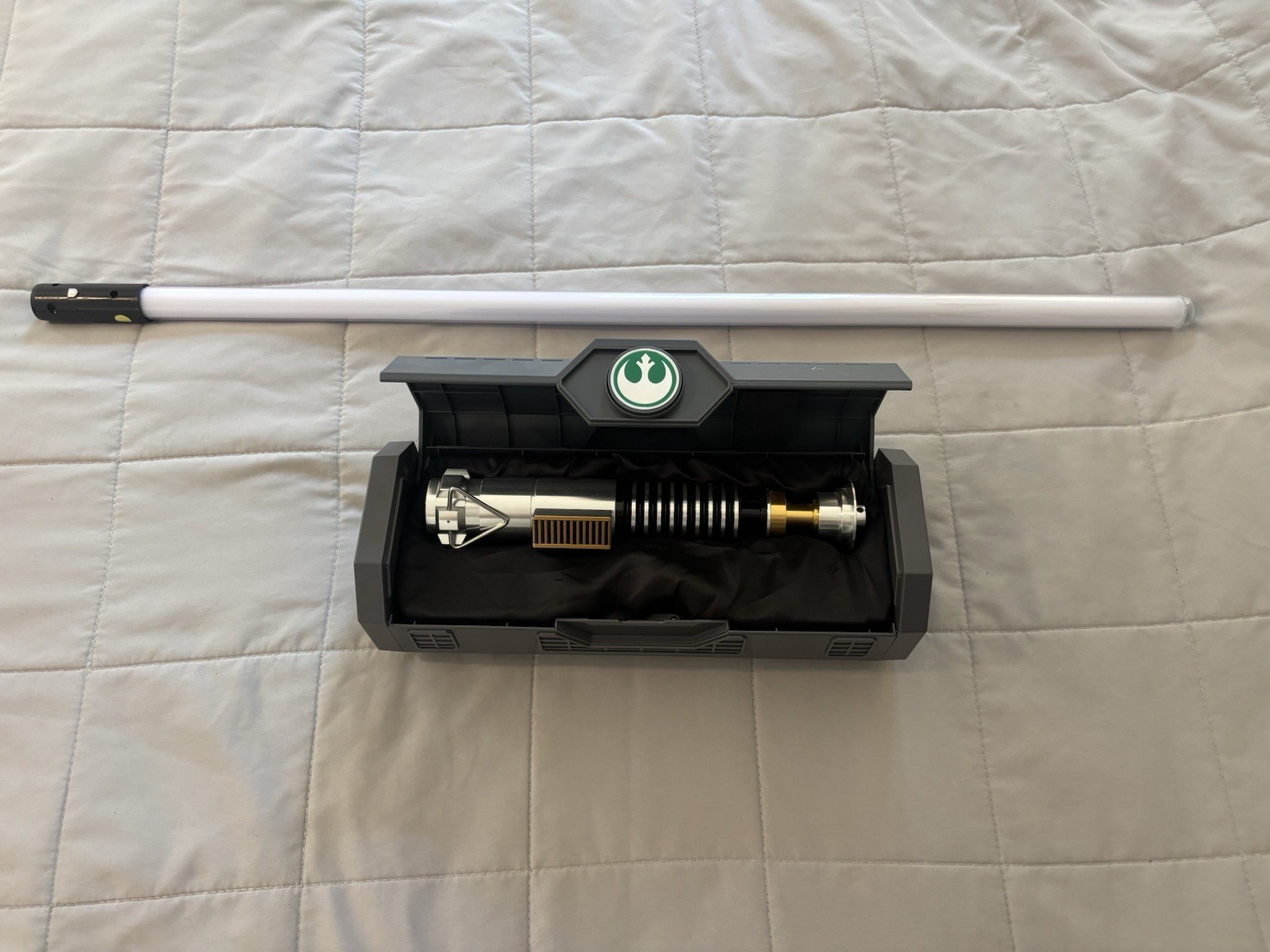 Star Wars Galaxy's Edge Luke Skywalker Lightsaber With Blade And Case