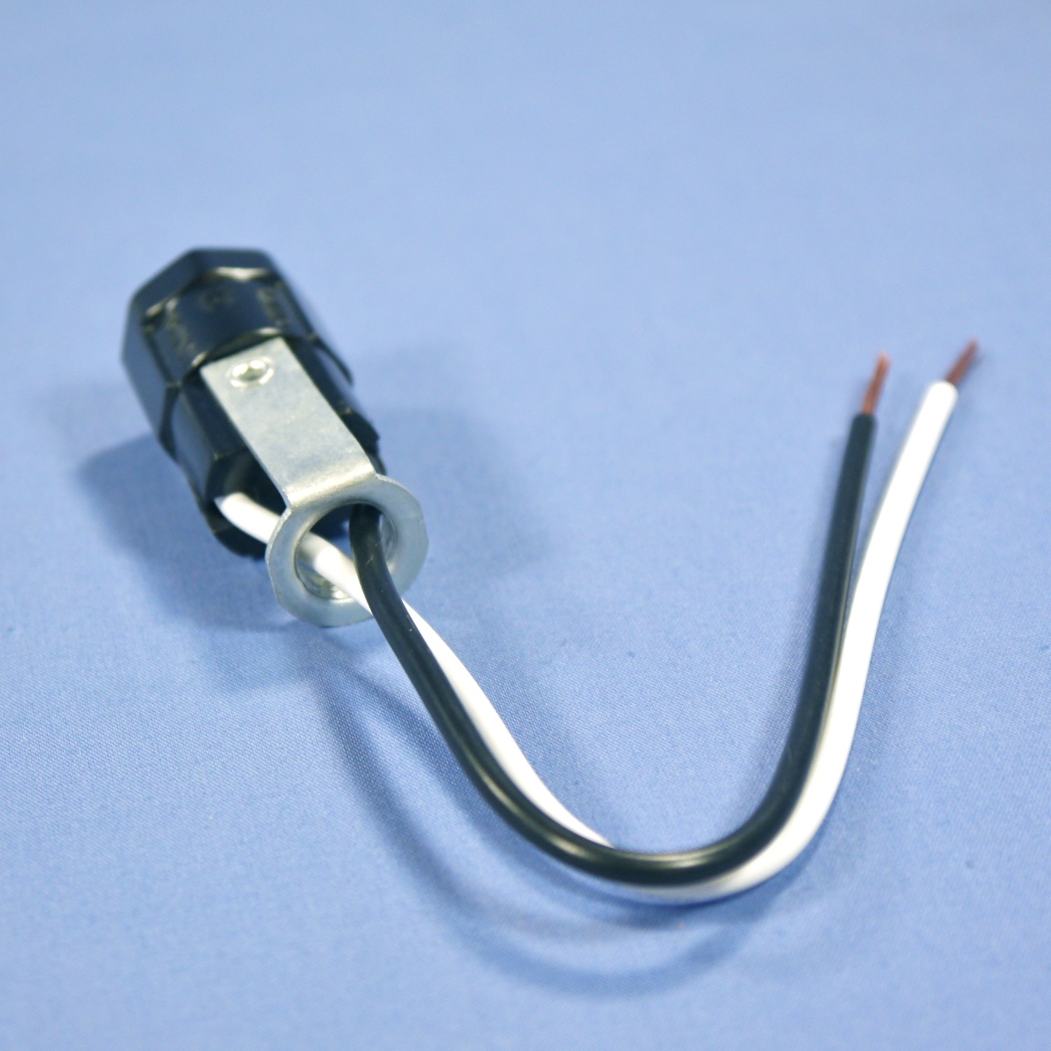 Leviton 10014-500 Candelabra Base Lamp Holder Light Socket Keyless 75W 125W Leviton 10014-500 Candelabra Base Lamp Holder Light Socket Keyless 75W 125W