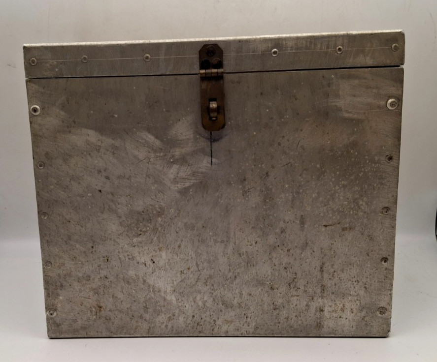 Vintage Unbranded Galvanized Metal Hinged Lidded Box 12” x 7” x 10” Vintage Unbranded Galvanized Metal Hinged Lidded Box 12” x 7” x 10”