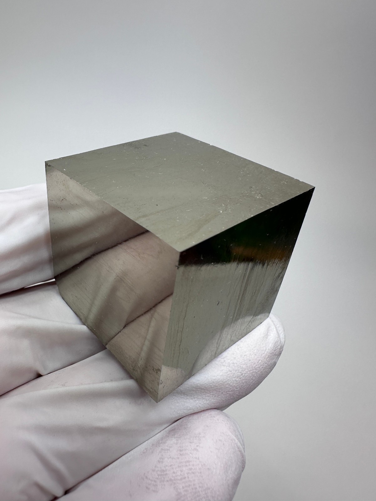 MIRROR SHINE__Beautiful Lusterous 1 3/8 '' Pyrite Cube__Navajun Mine, Spain MIRROR SHINE__Beautiful Lusterous 1 3/8 '' Pyrite Cube__Navajun Mine, Spain