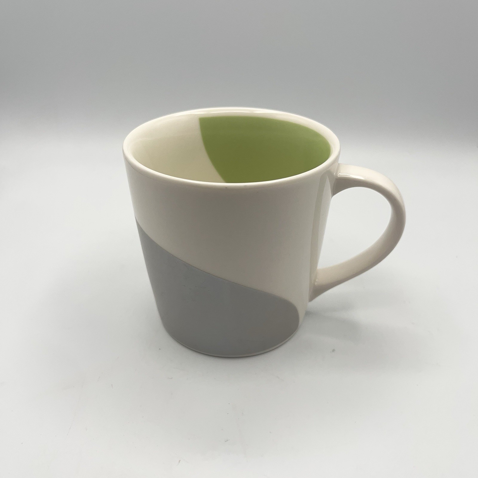 Starbucks 2005 White Gray Light Green Swirl Wave 12 oz Coffee Mug Preowned Starbucks 2005 White Gray Light Green Swirl Wave 12 oz Coffee Mug Preowned