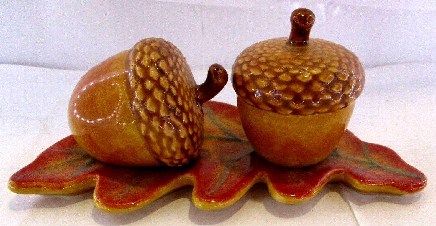 Vintage Ceramic Acorn & Leaf Salt & Pepper Shaker Collectible Decor 2002