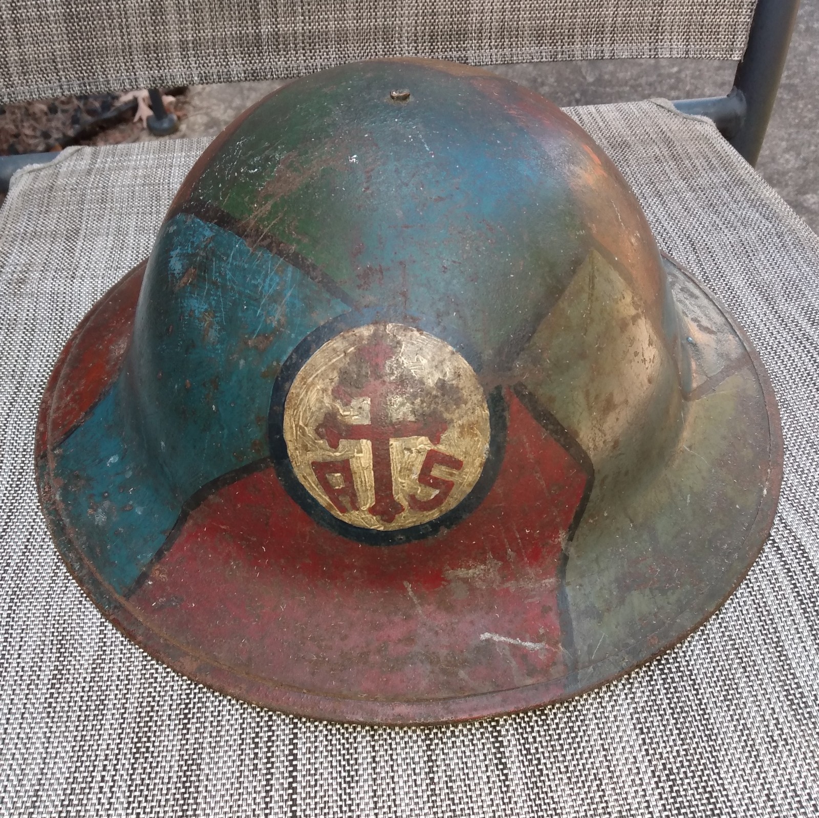 Vintage WW1 M1917 Brodie Helmet with Liner Camouflage Paint US 79th Infantry Div Vintage WW1 M1917 Brodie Helmet with Liner Camouflage Paint US 79th Infantry Div