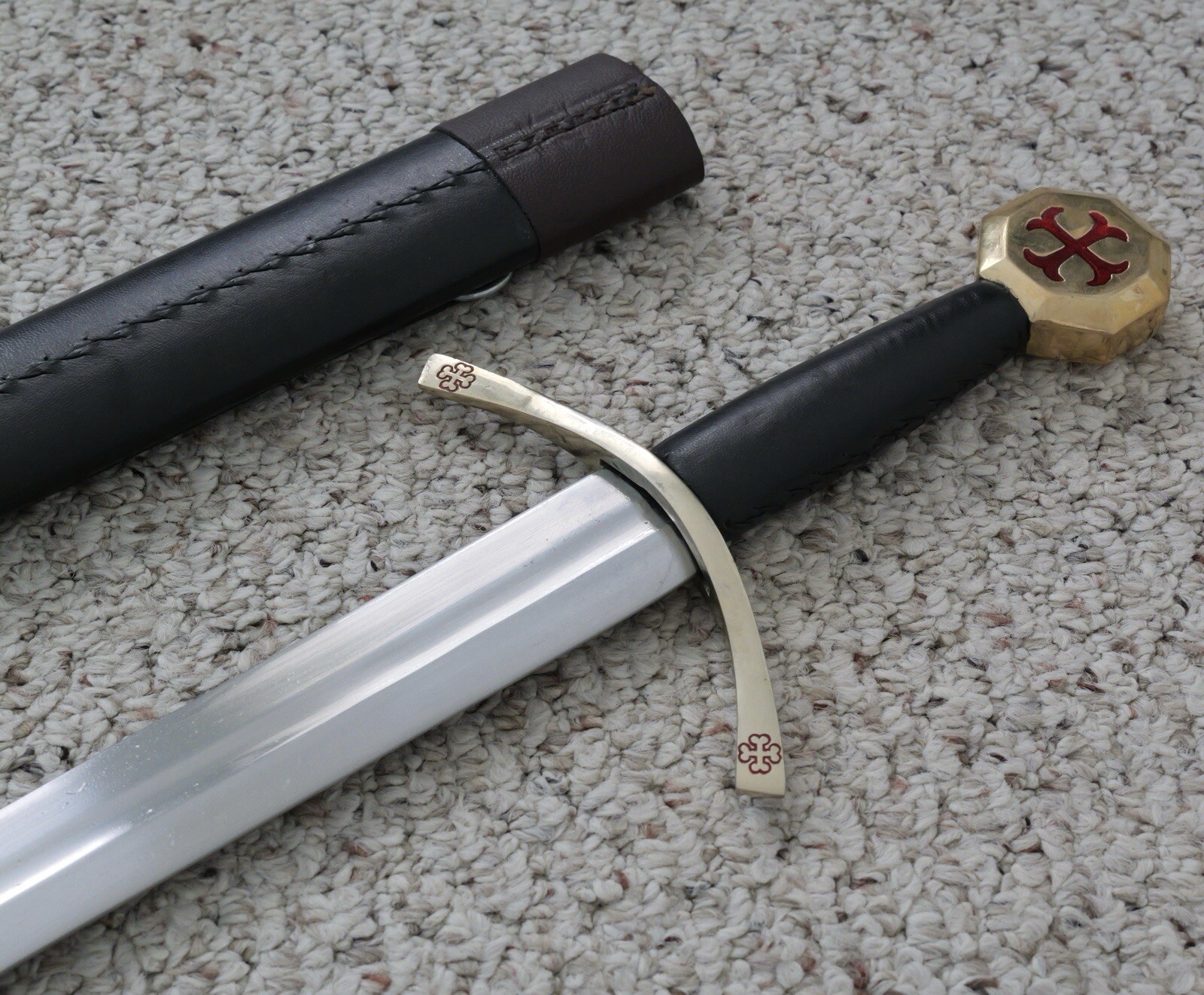 37” Knights Templar Sword Brass Ornate Leather Sheath Full Tang Double Edge 37” Knights Templar Sword Brass Ornate Leather Sheath Full Tang Double Edge