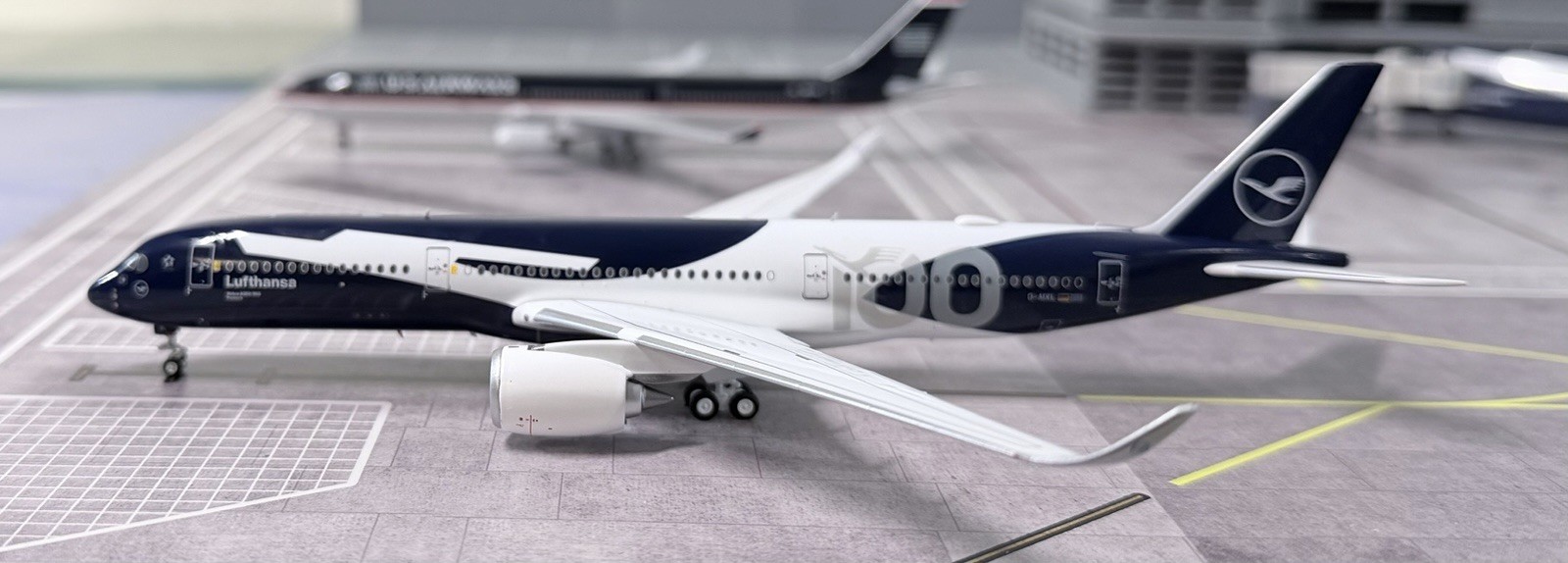 1/400 AeroPolaris Lufthansa A350-900 D-AIXL 1/400 AeroPolaris Lufthansa A350-900 D-AIXL