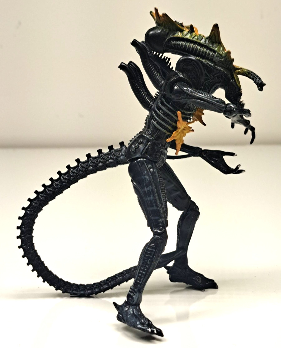 Hiya Toys Exquisite Mini Series 1/18 Scale 5 Inch Aliens Headshot Alien Warrior Hiya Toys Exquisite Mini Series 1/18 Scale 5 Inch Aliens Headshot Alien Warrior