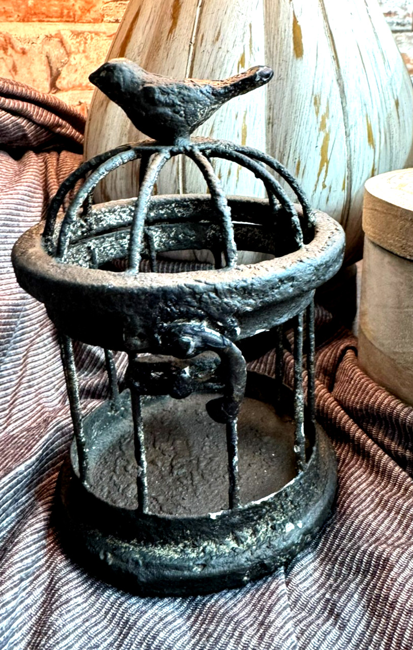Rustic Distressed Black Metal Iron Bird Cage with hinged opening /latch birdcage Rustic Distressed Black Metal Iron Bird Cage with hinged opening /latch birdcage