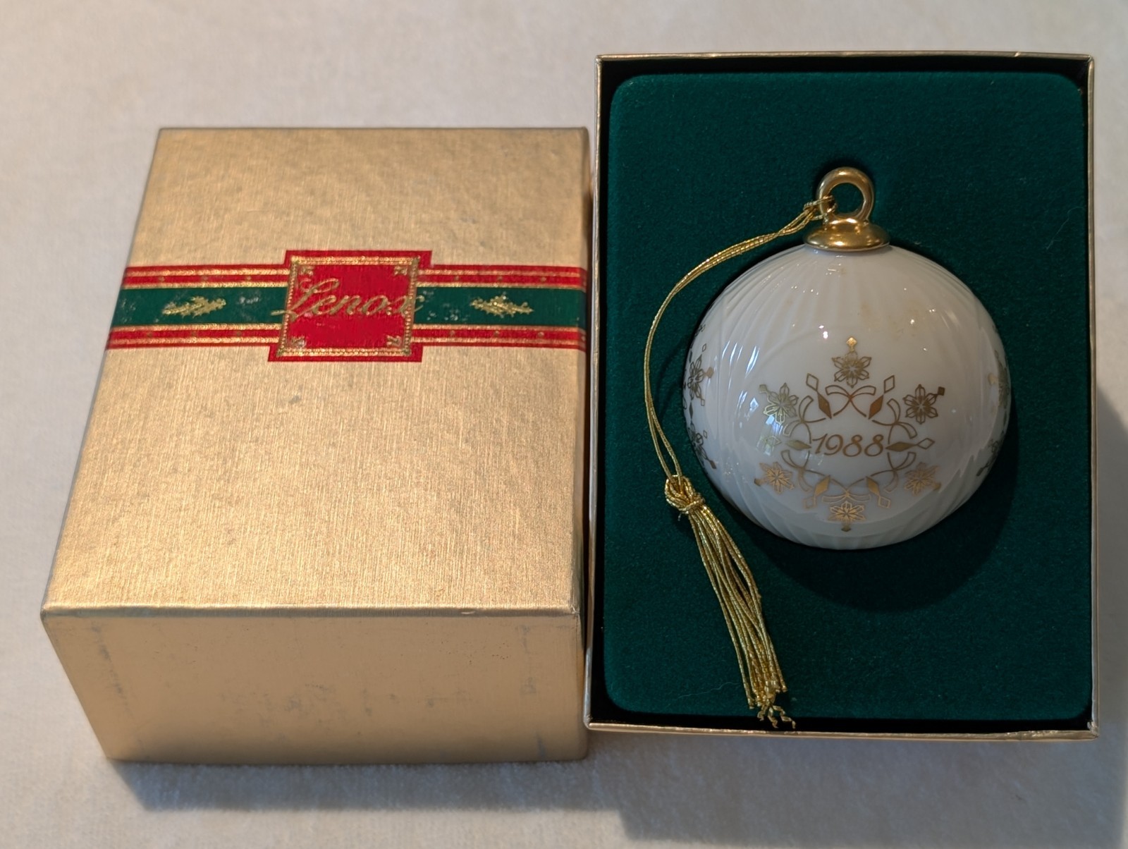 EUC Vintage 1988 Lenox Annual Christmas Ornament, Snowflake Ball, with Box EUC Vintage 1988 Lenox Annual Christmas Ornament, Snowflake Ball, with Box