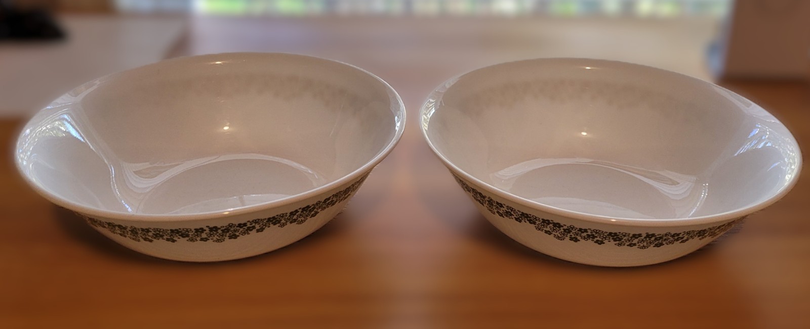 Two Vintage Corelle Spring Blossom Green “Crazy Daisy” 8 ½ inch Serving Bowls Two Vintage Corelle Spring Blossom Green “Crazy Daisy” 8 ½ inch Serving Bowls