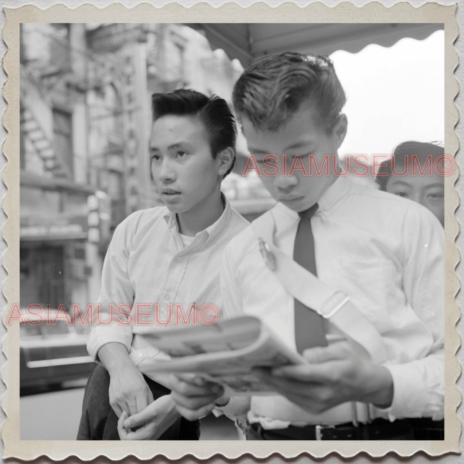 50s MANHATTAN NEW YORK CITY CHINATOWN ASIAN BOY READING VINTAGE USA Photo 10011 50s MANHATTAN NEW YORK CITY CHINATOWN ASIAN BOY READING VINTAGE USA Photo 10011
