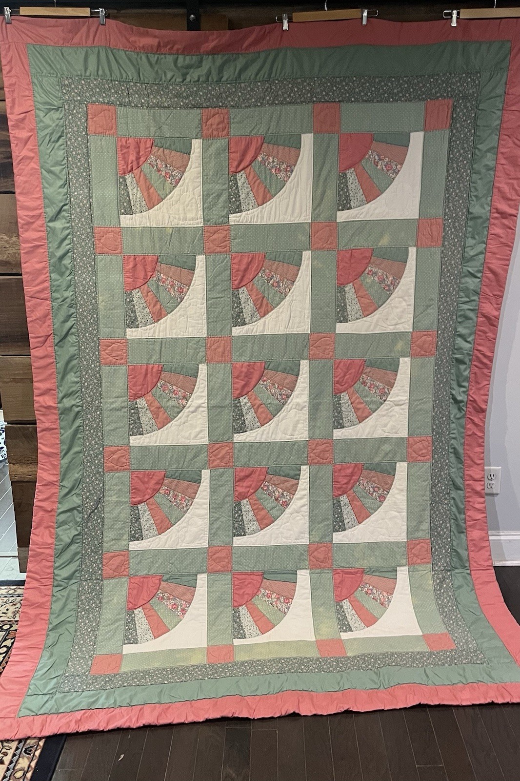 Vintage Grandmother's Fan Quilt Hand Stitched Farmhouse 66”x 82” READ SALE Vintage Grandmother's Fan Quilt Hand Stitched Farmhouse 66”x 82” READ SALE