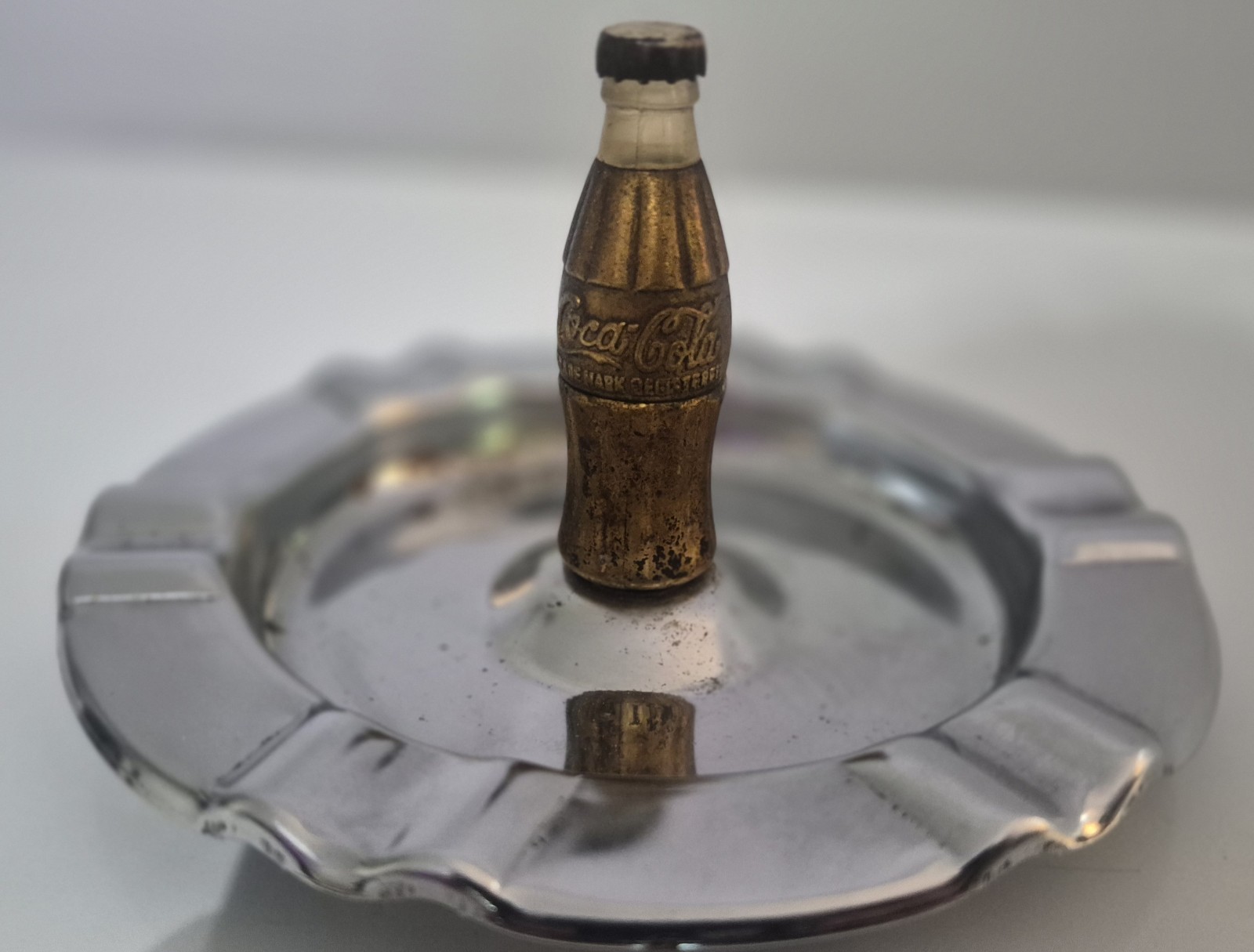 Vintage 1950s KEM Coca Cola Bottle Table Lighter Chrome Ashtray Combo Rare Gas Vintage 1950s KEM Coca Cola Bottle Table Lighter Chrome Ashtray Combo Rare Gas