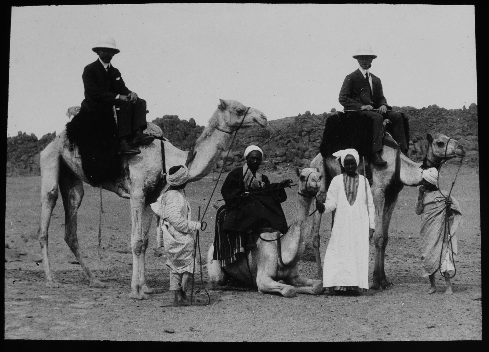 ANTIQUE Magic Lantern Slide GROUP IN DESERT ASWAN C1906 PHOTO EGYPT TOURISTS ANTIQUE Magic Lantern Slide GROUP IN DESERT ASWAN C1906 PHOTO EGYPT TOURISTS